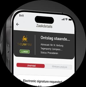 Scherm van The Law Firm app met juridisch journaal en winkansanalyse voor lopende dossiers.