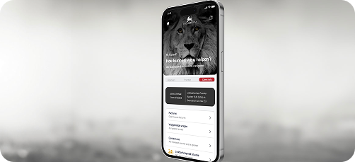 Smartphone met The Law Firm-app die cliëntdashboard toont met juridische status, contactopties en facturen.